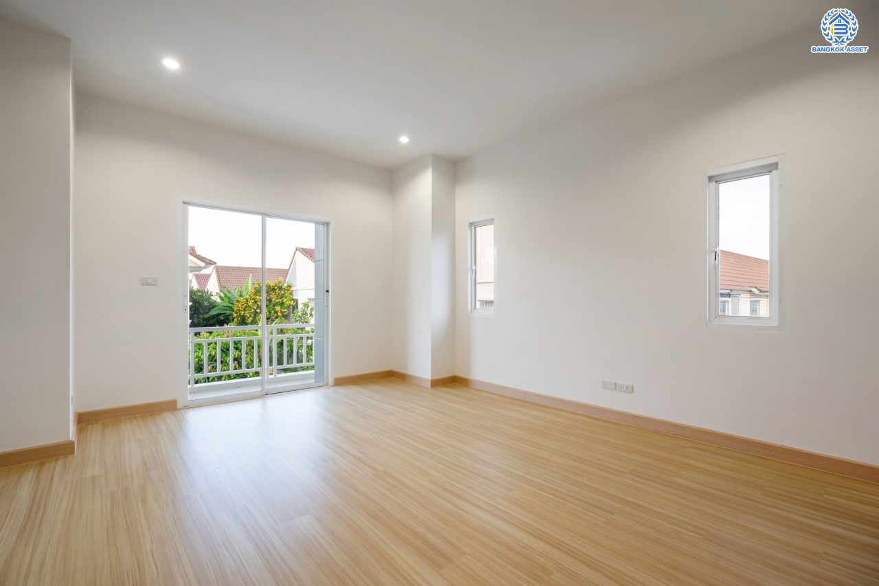 บ้านมือสองตกแต่งใหม่ ม.สิริกานต์3 บางใหญ่-กาญจนาฯ หลังมุม เนื้อที่ 56.8 ตร.ว. ฟังก์ชัน 3 นอน 3 น้ำ จอดรถได้ 2 คัน พื้นที่ใช้สอยกว้างขวาง พร้อมเดินทางสะดวกสบาย ใกล้รถไฟฟ้า "สถานีคลองบางไผ่" และจุดขึ้นทางด่วน "ศรีรัช"